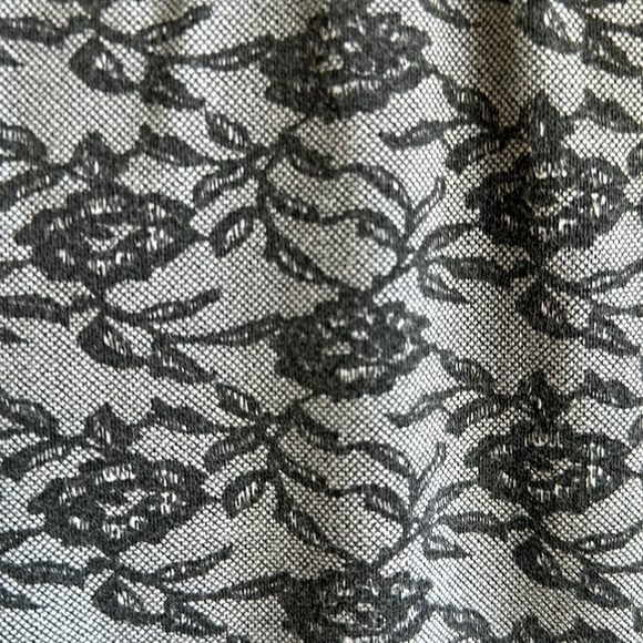 Gray floral print exercise capris - Picture 4 of 6